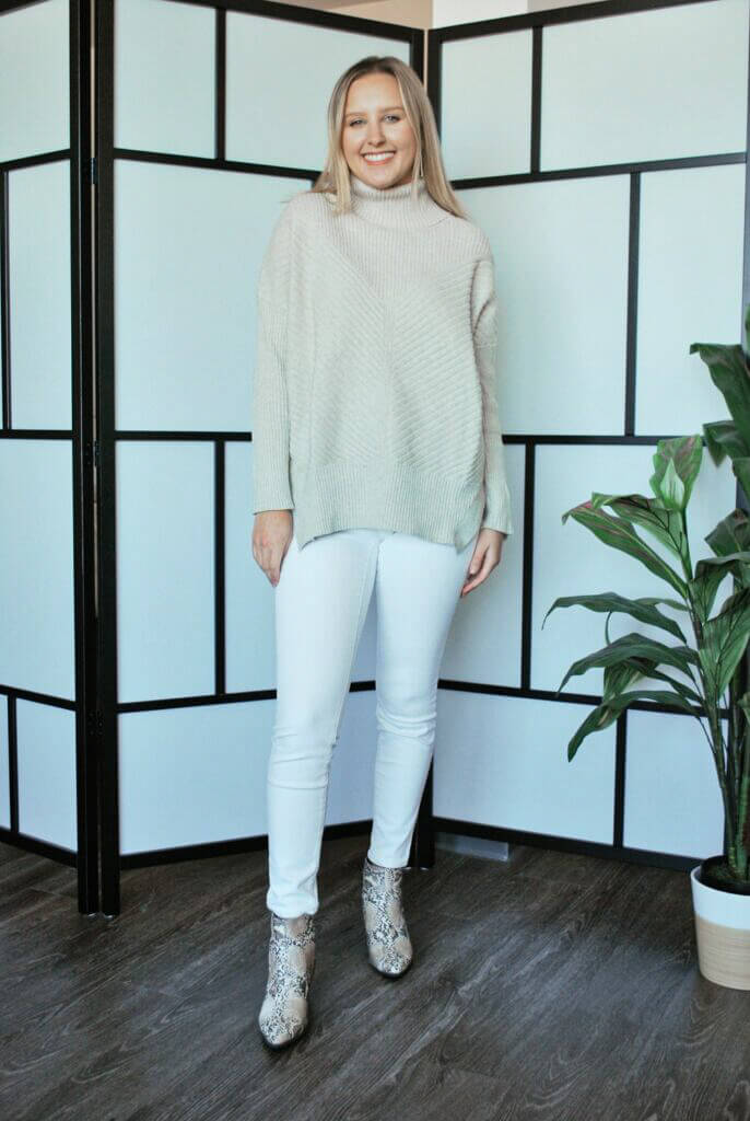 Summer white jeans used on a cute fall outfit